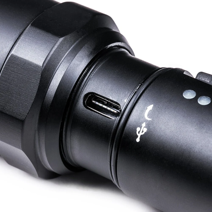Port de recharge USB-C de la lampe NEXTORCH P80B