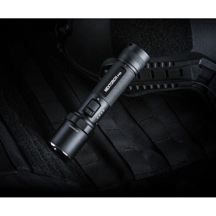 Lampe NEXTORCH P80B dans un environnement sombre