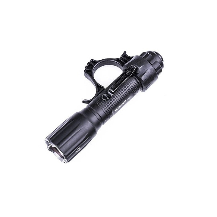Lampe tactique NEXTORCH TA30D avec anneau de prise en main – vue de trois quarts