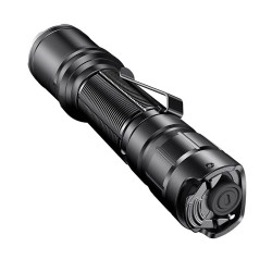 Klarus XT11R en vue diagonale - Corps robuste en aluminium