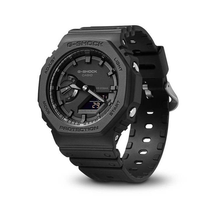 Montre Casio G-SHOCK GA-2100-1A1 noire – Vue de trois quarts du boîtier octogonal
