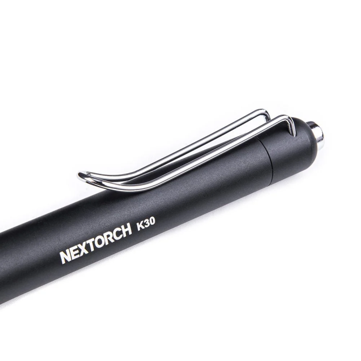 Clip de fixation de la lampe stylo NEXTORCH K30 – détail