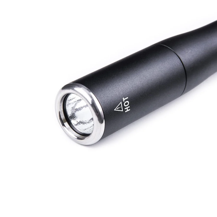 Tête et lentille de la lampe stylo NEXTORCH K30 – détail