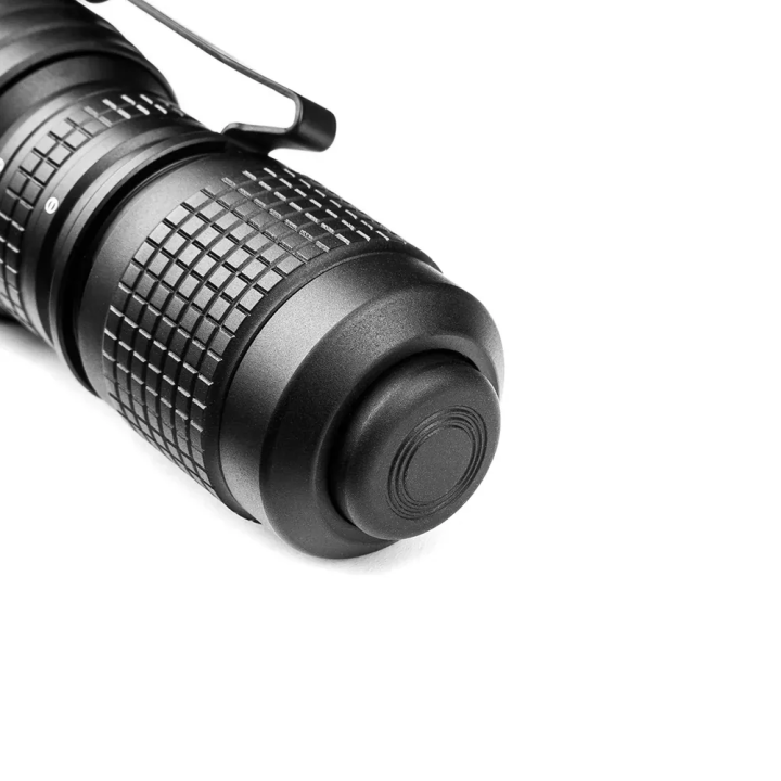 Interrupteur arrière et clip de la NEXTORCH TA21 – détail